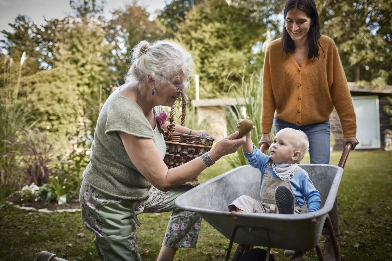 8 Strategies for Sandwich Generation to Safeguard Wealth
